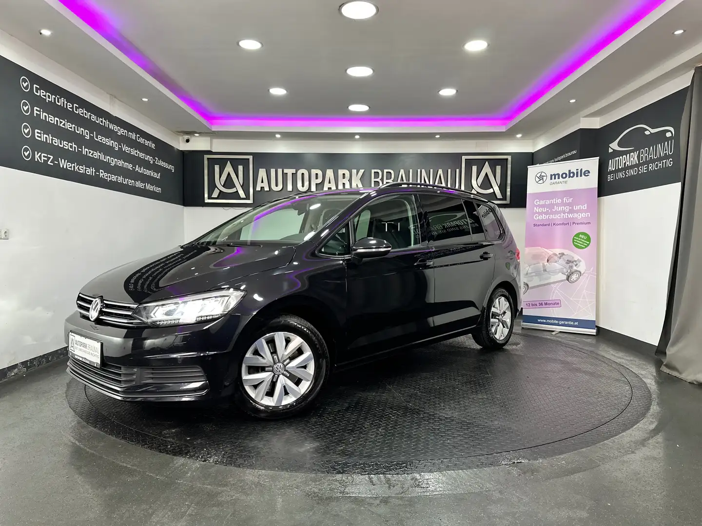 Volkswagen Touran Comfortline 1,6 SCR TDI *7.SITZER*MASSAGE*ACC* Zwart - 1