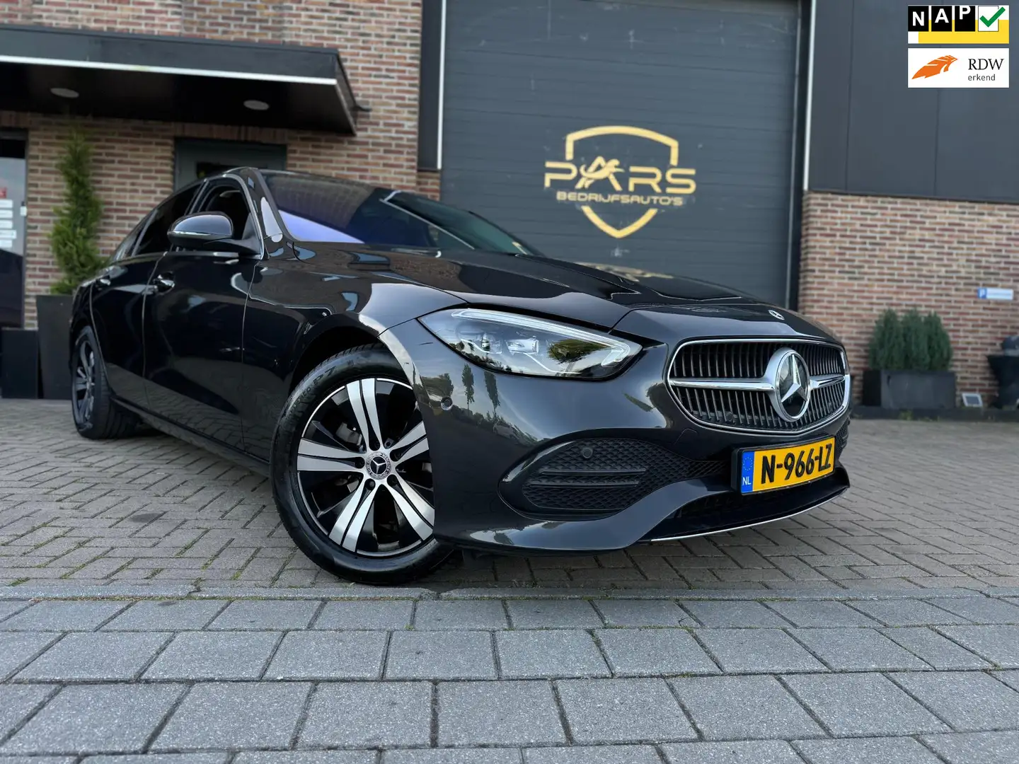 Mercedes-Benz C 180 Luxury Line Automaat 170PK zeer nette Dealer Garan Grijs - 1