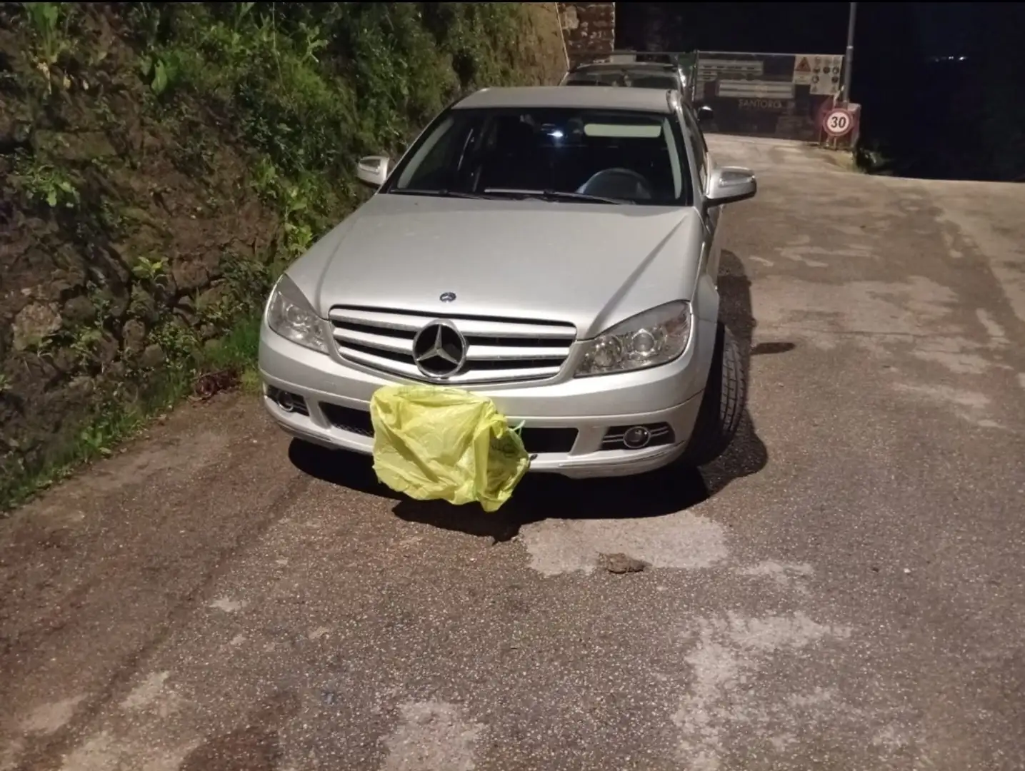 Mercedes-Benz 200 - 1