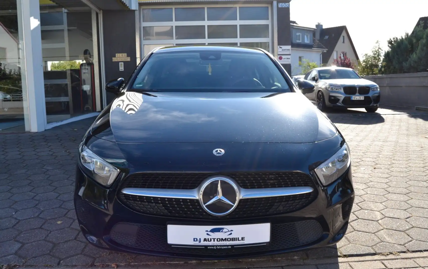 Mercedes-Benz A 180 A180d*Limousine*Leder*Navi*SHZ*LED Schwarz - 2