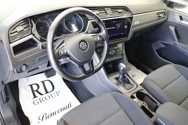 Volkswagen Touran view 9