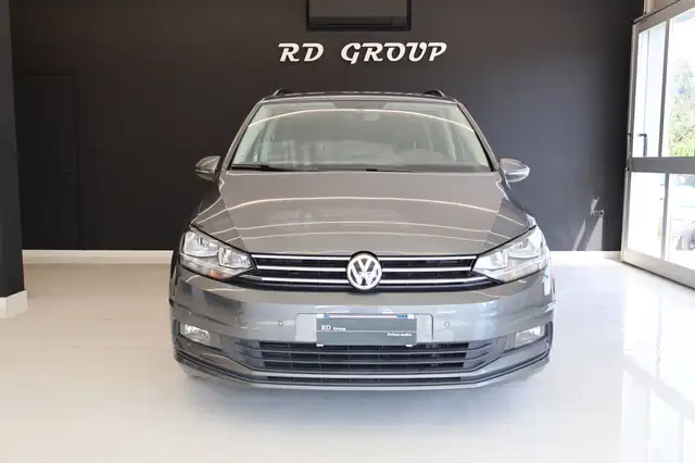 Volkswagen Touran view 2