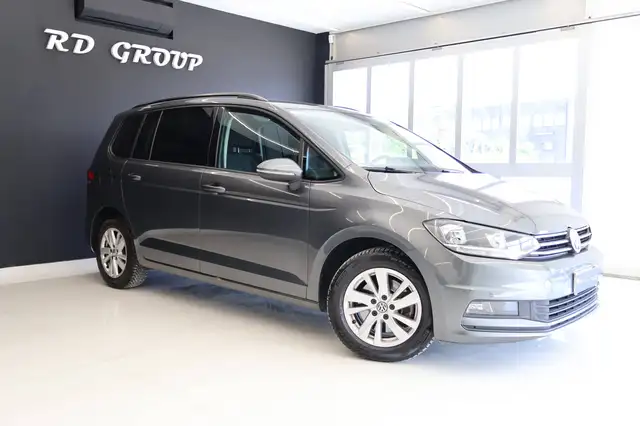 Volkswagen Touran view 4