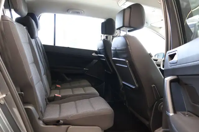 Volkswagen Touran view 13