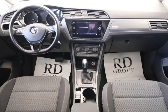 Volkswagen Touran view 8