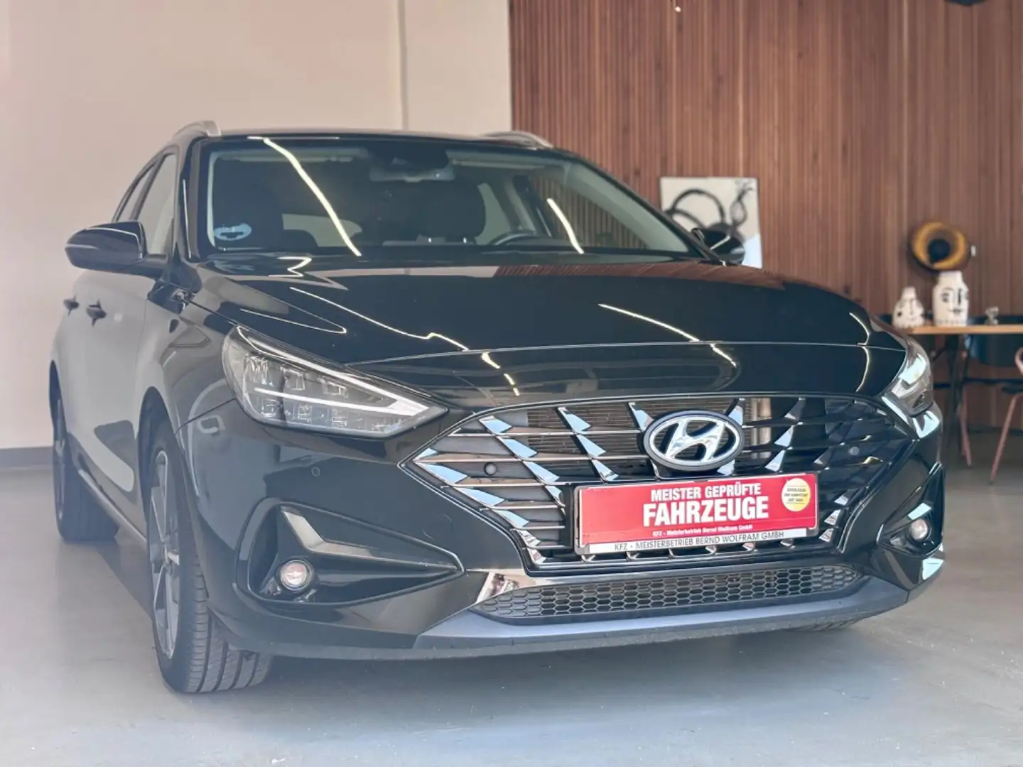 Hyundai i30 cw Edition 30+ 1.6 CRDI DCT Schwarz - 1