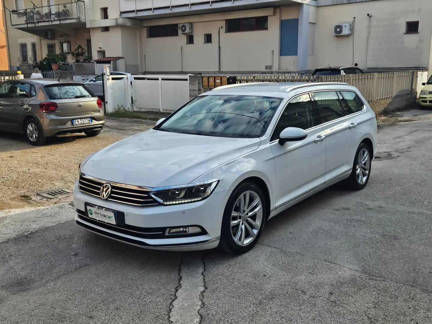 Volkswagen Passat Passat Variant 2.0 tdi Executive 150cv dsg 7m Bianco - 1