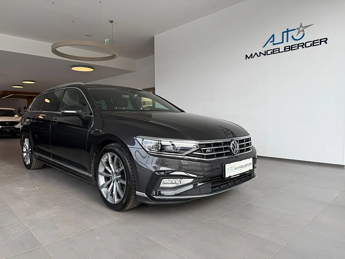 Volkswagen Passat Variant Elegance 2,0 SCR TDI DSG   "  R -LINE " Grau - 1