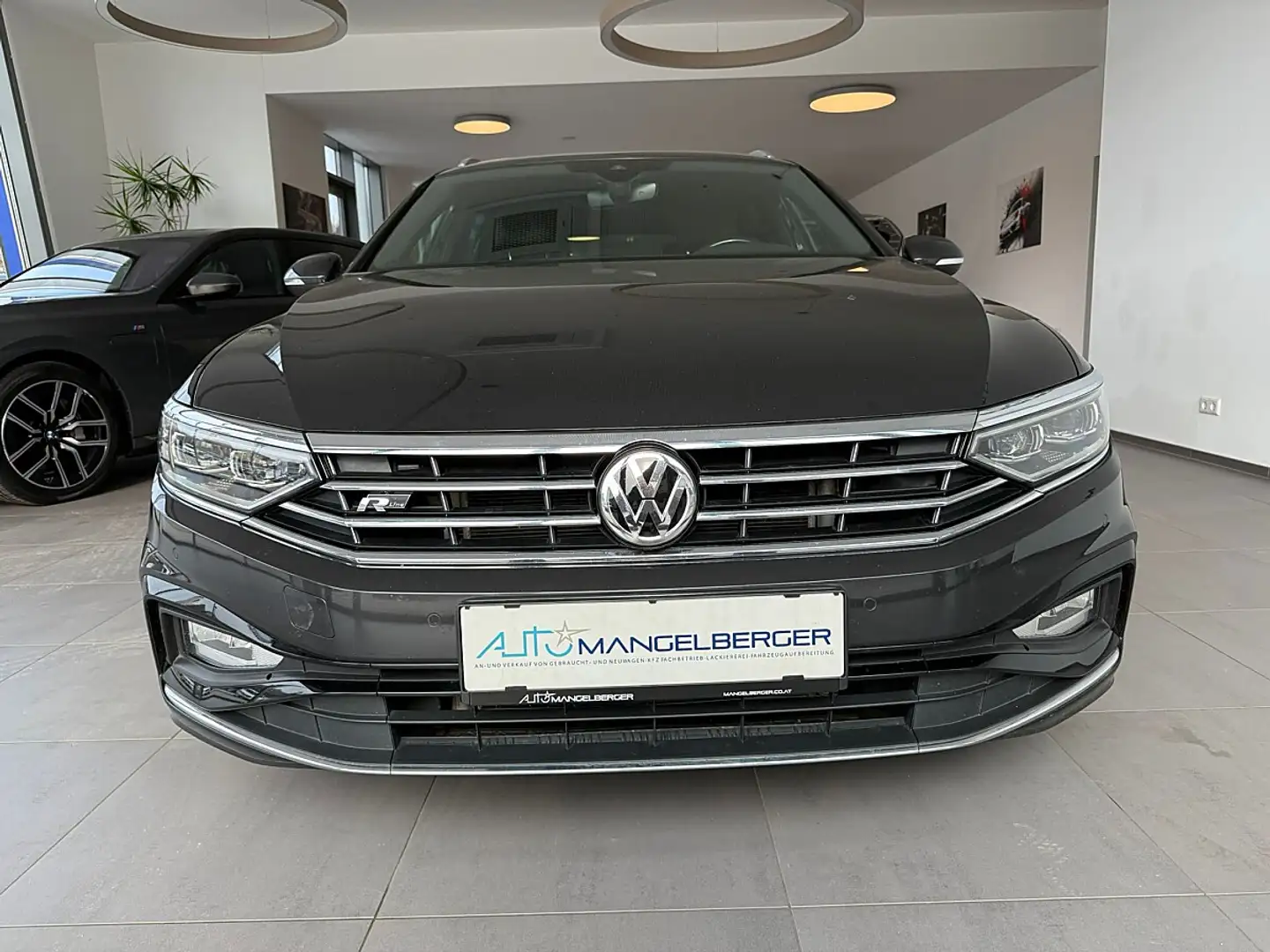 Volkswagen Passat Variant Elegance 2,0 SCR TDI DSG   "  R -LINE " Grau - 2