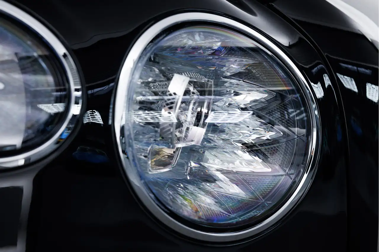 Bentley Flying Spur 2025 — фото 12