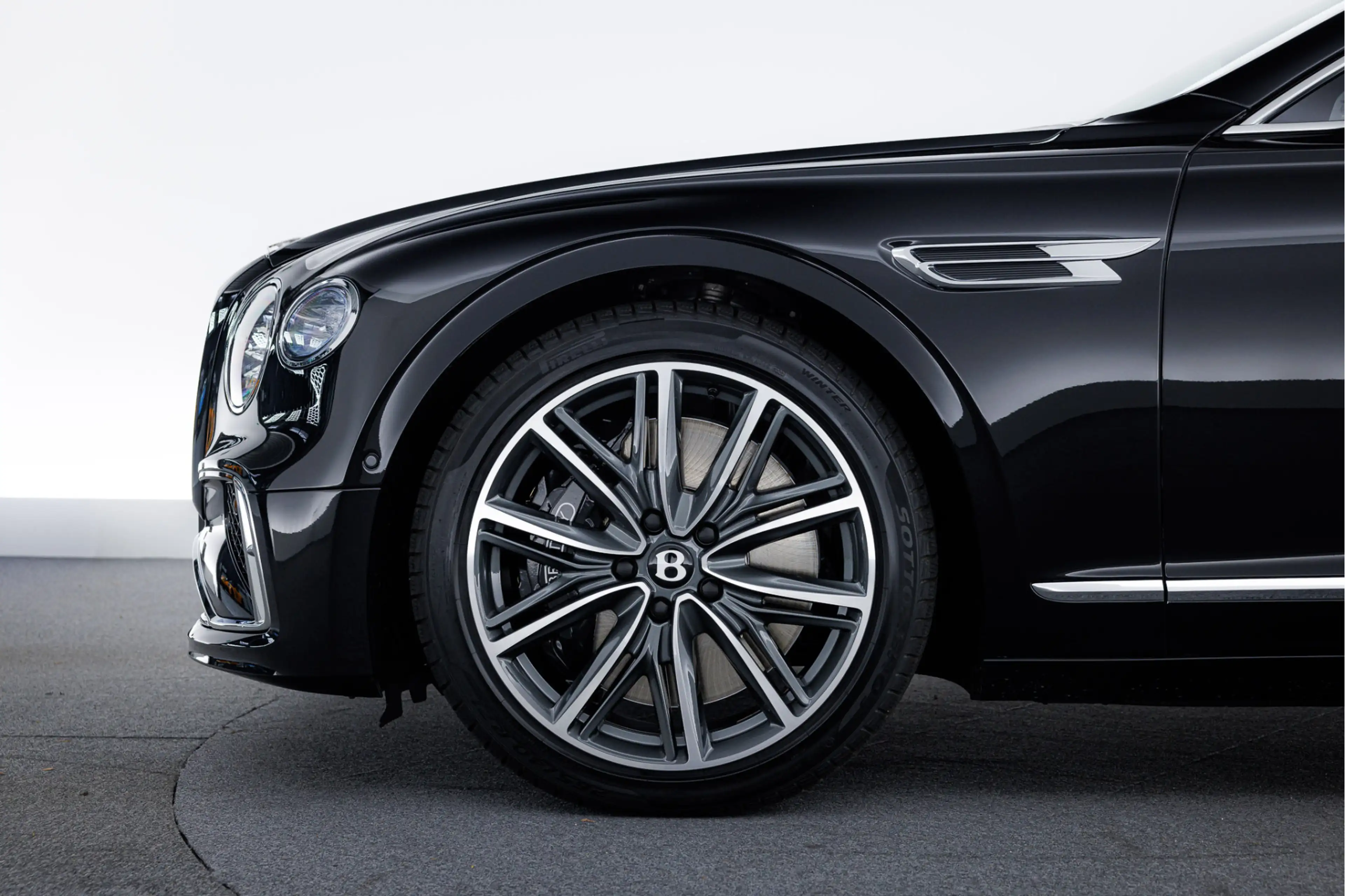 Bentley Flying Spur V8 Hybrid MY2026 — photo 9