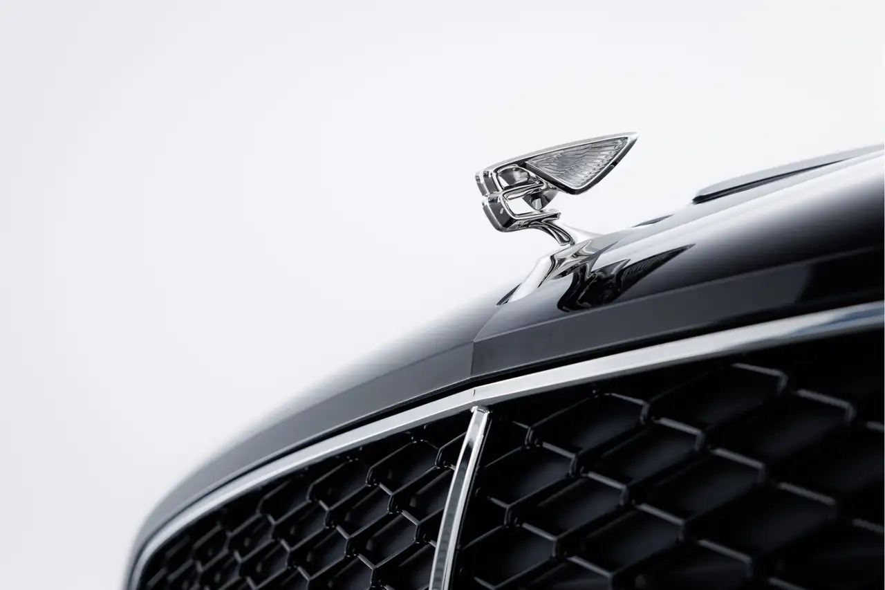 Bentley Flying Spur 2025 — фото 11