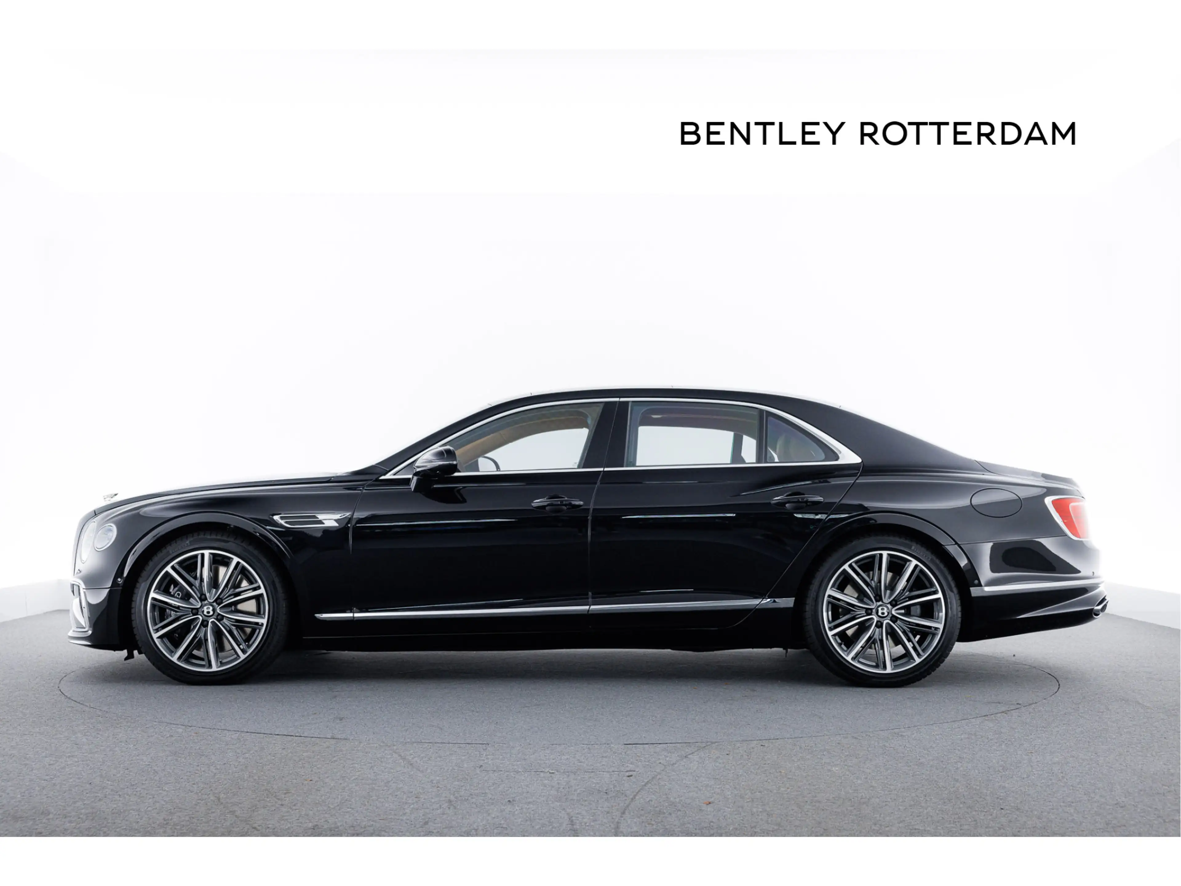 Bentley Flying Spur V8 Hybrid MY2026 — photo 2