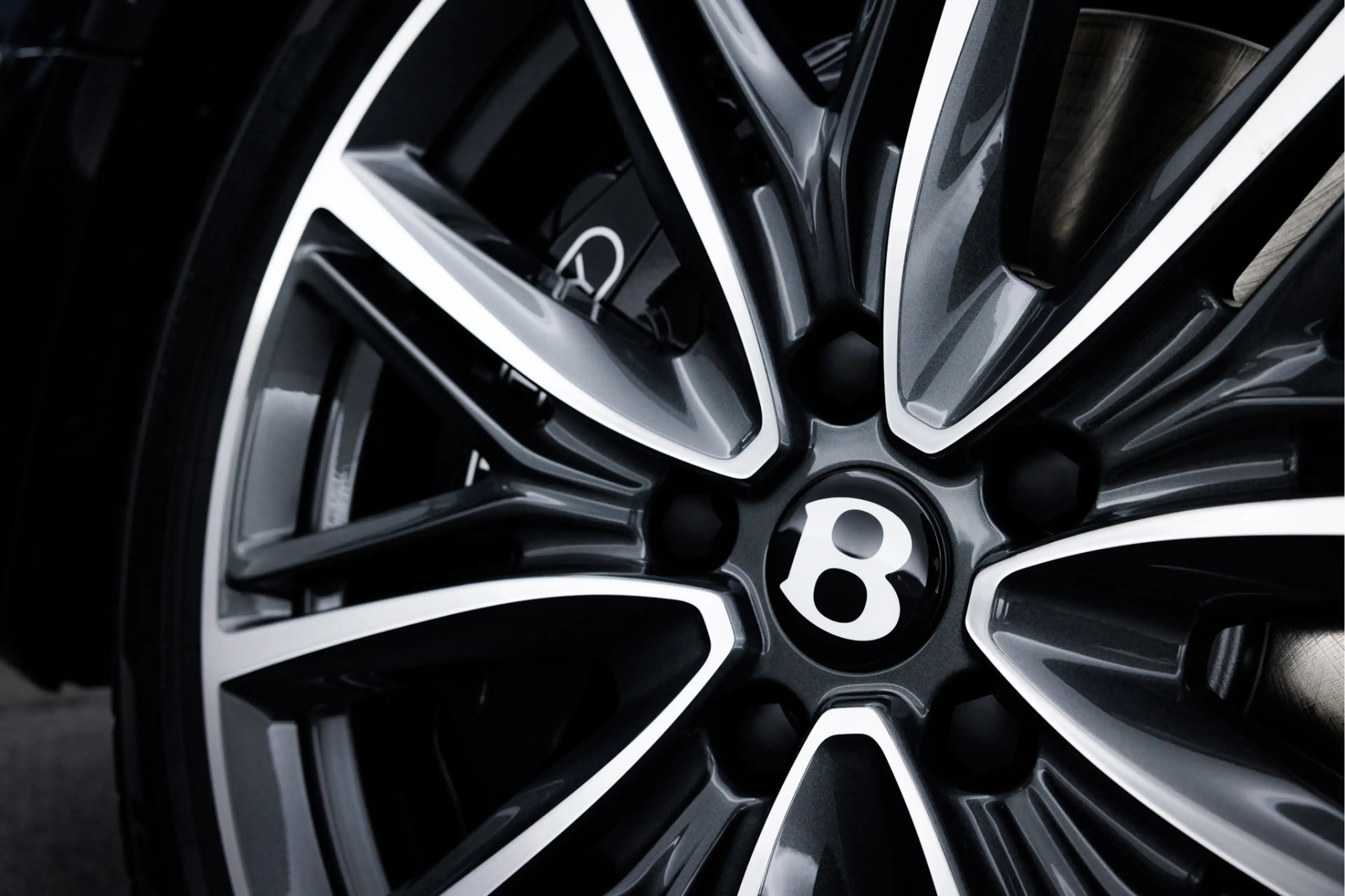 Bentley Flying Spur V8 Hybrid MY2026 — photo 15