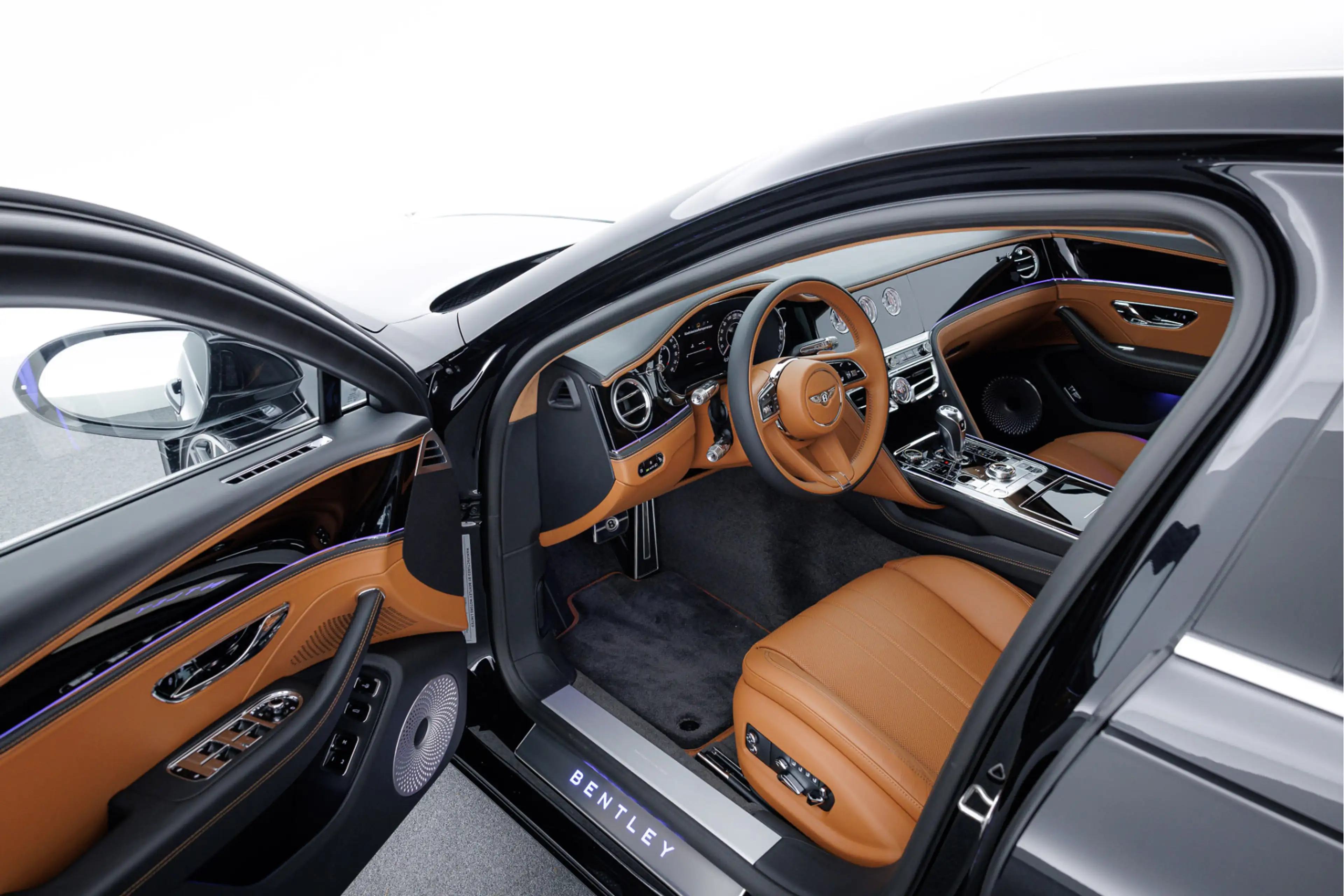 Bentley Flying Spur V8 Hybrid MY2026 — photo 6