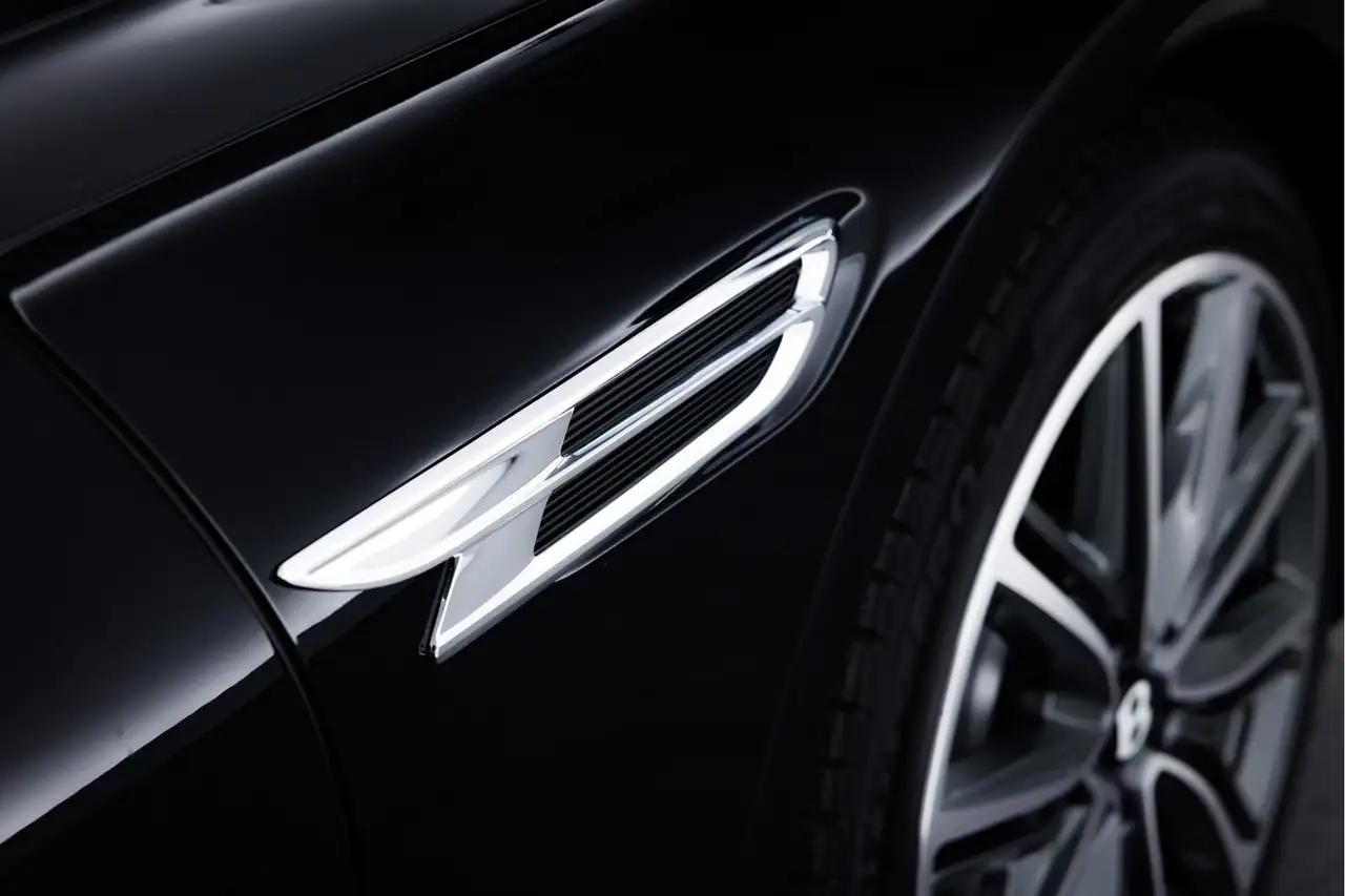 Bentley Flying Spur 2025 — фото 13