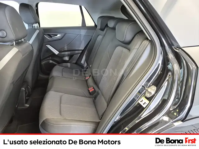 Audi Q2 view 8