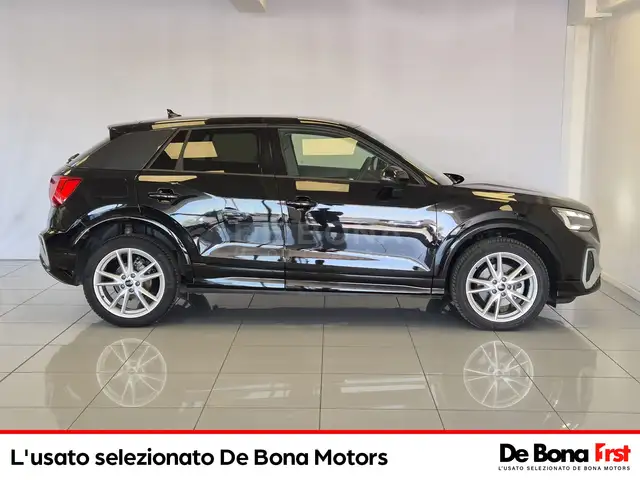 Audi Q2 view 5