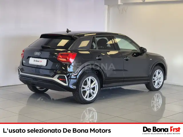 Audi Q2 view 4