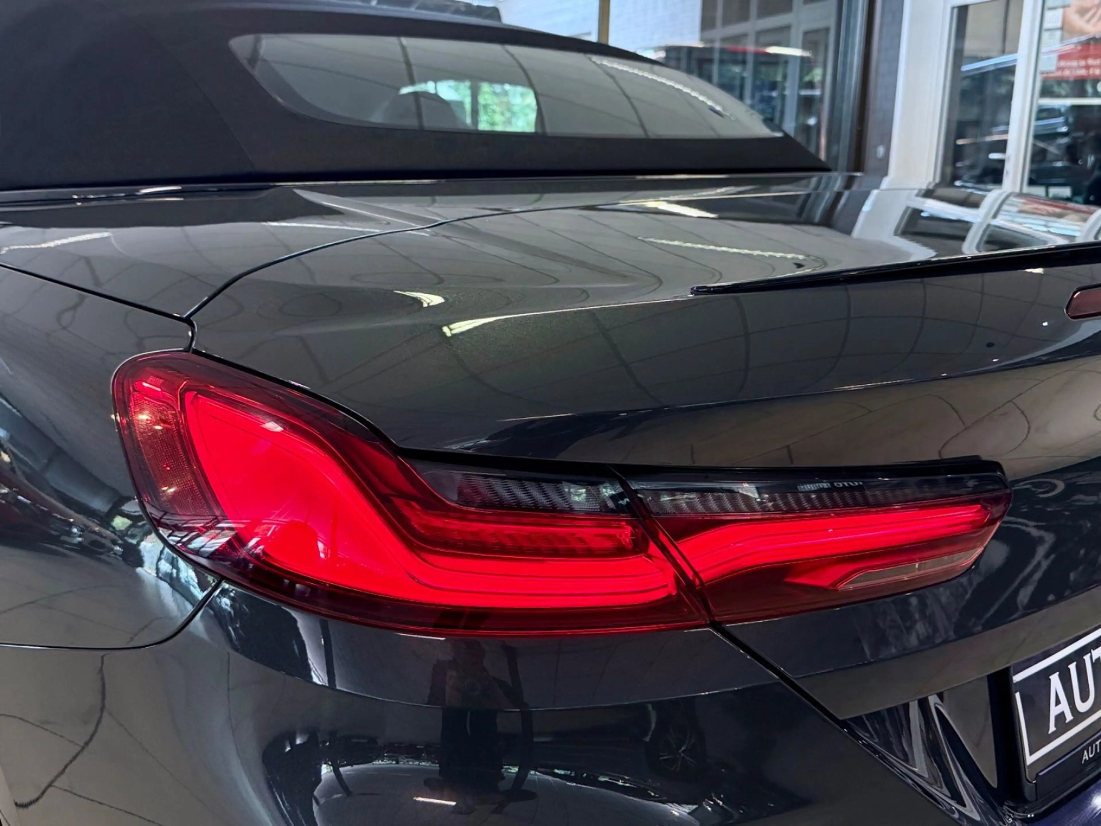 BMW M8 COMPETITION CABRIO CARBON LASER B&W 360CAM — photo 11