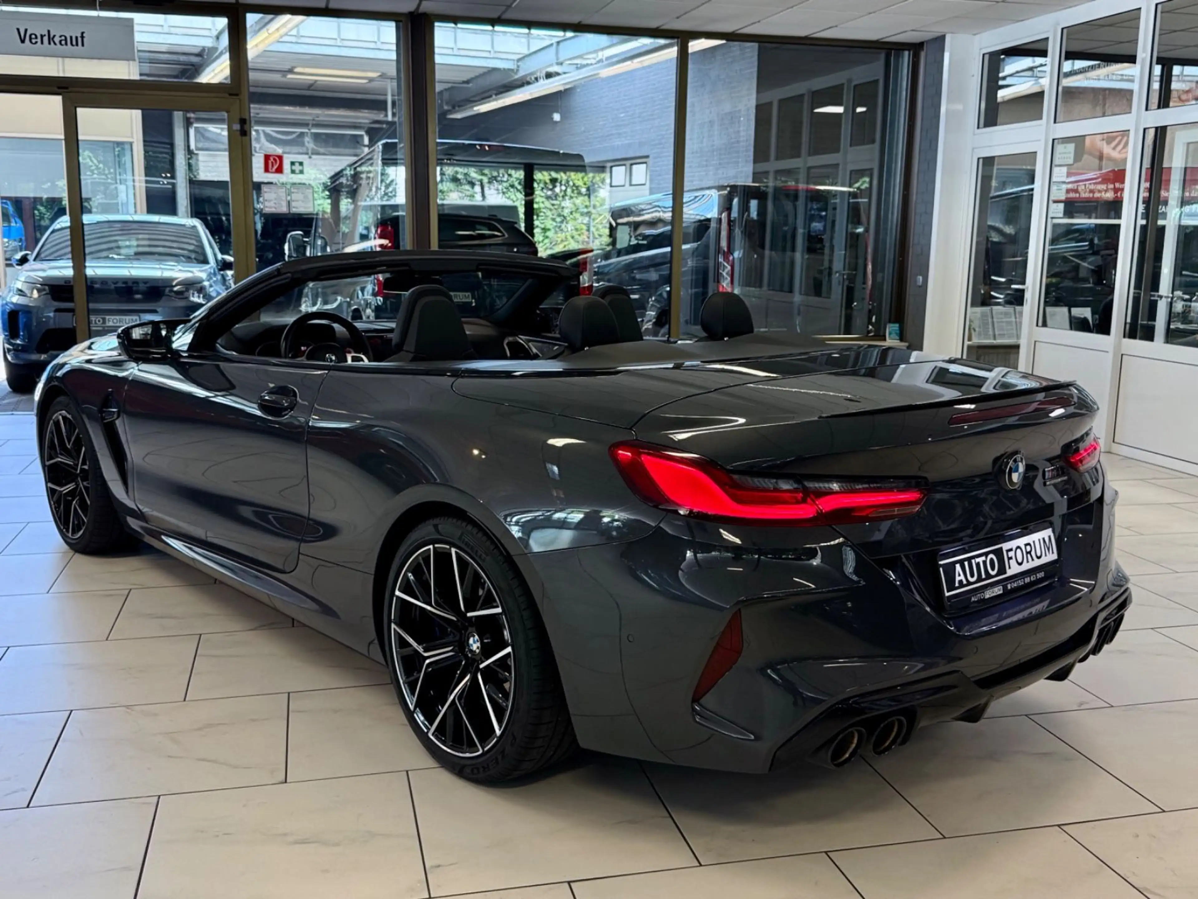 BMW M8 COMPETITION CABRIO CARBON LASER B&W 360CAM — photo 12