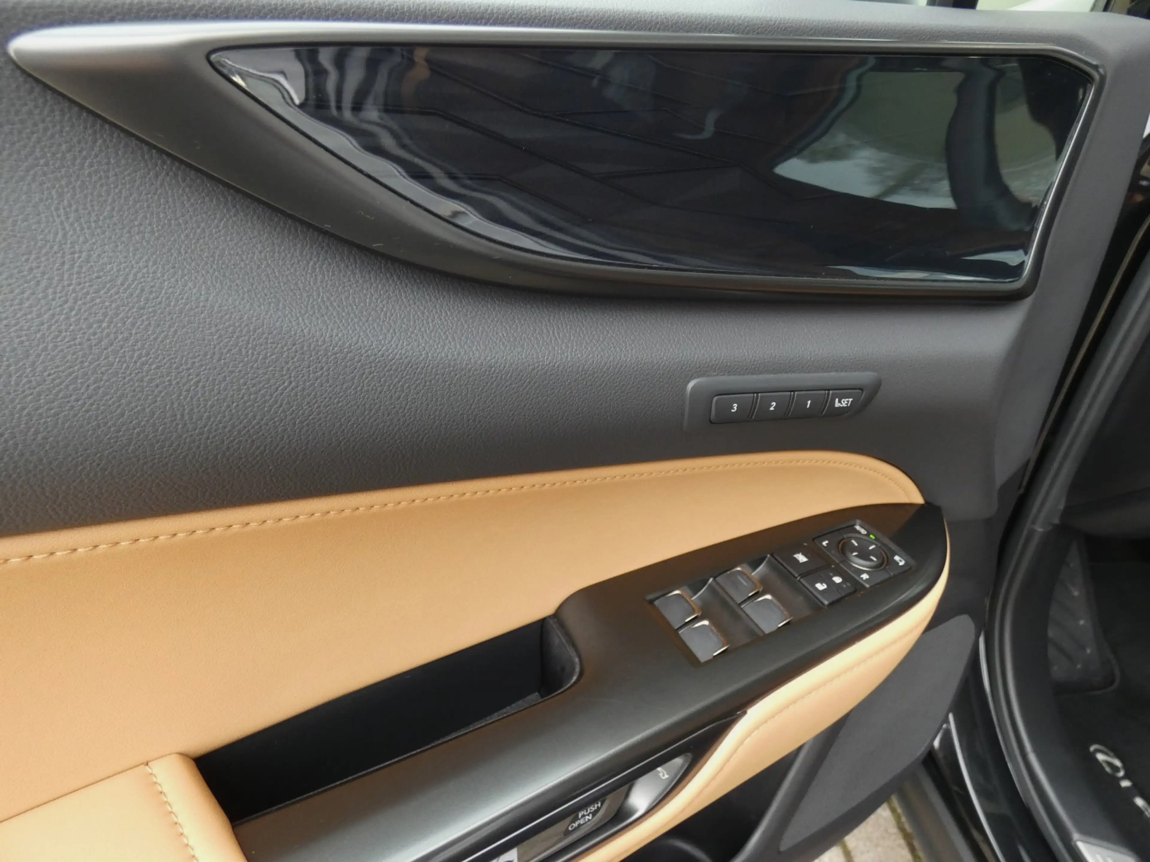 Lexus NX 450h+ Plug-in AWD Executive Line +Zetelventilatie +Leder — photo 12