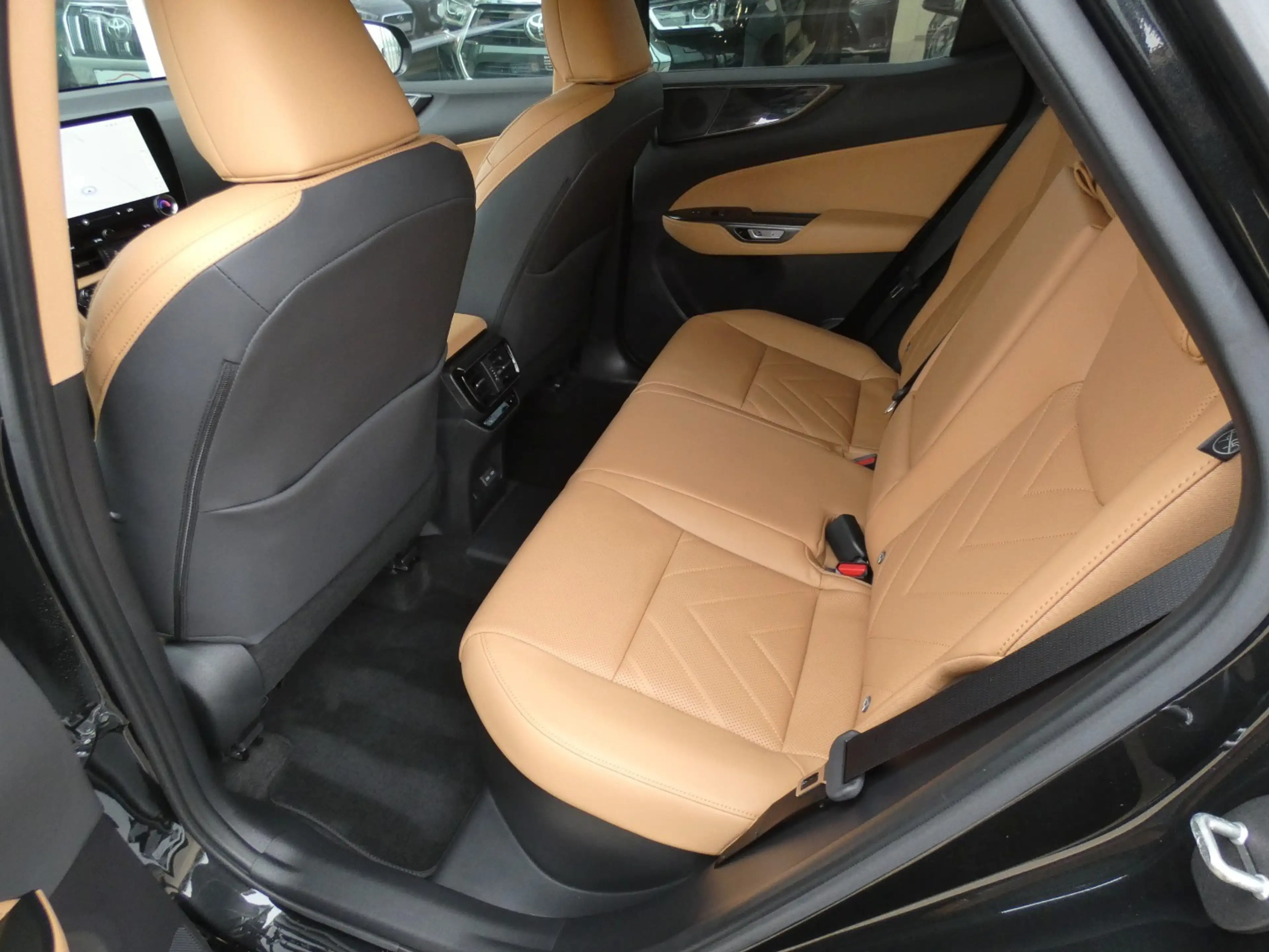 Lexus NX 450h+ Plug-in AWD Executive Line +Zetelventilatie +Leder — photo 9