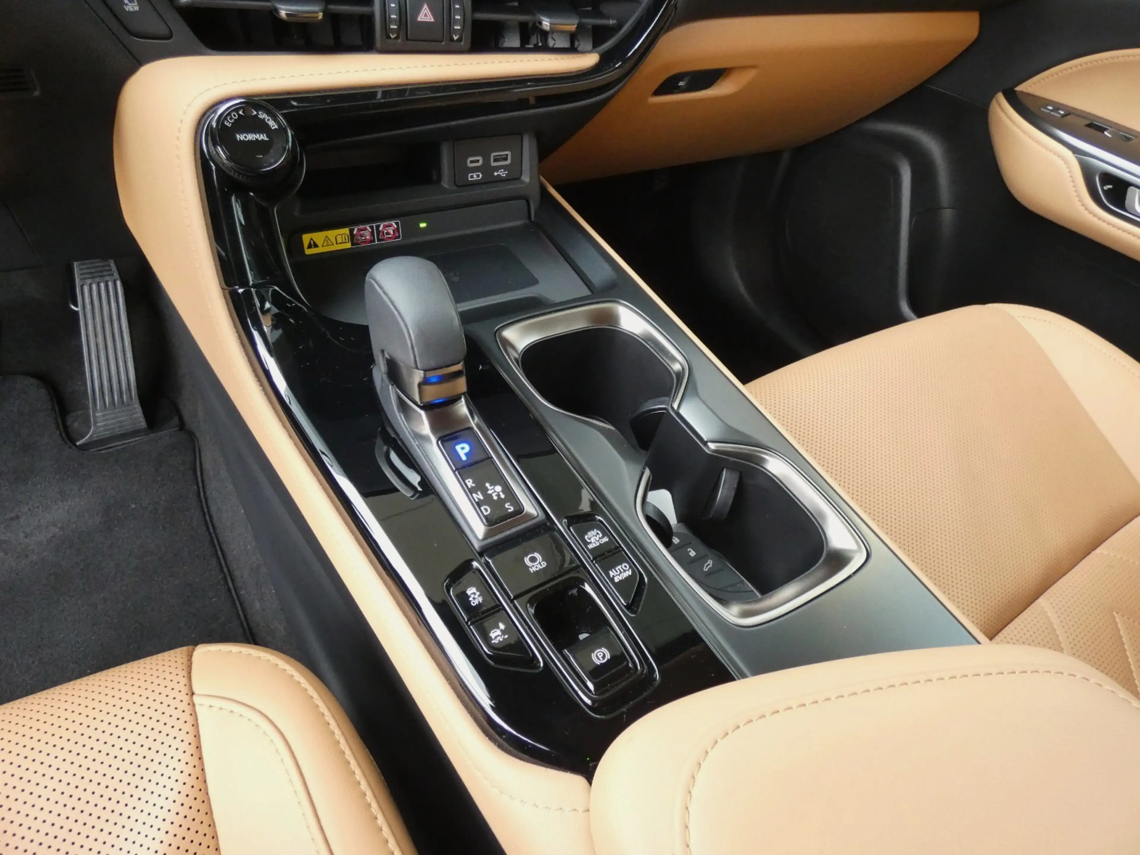 Lexus NX 450h+ Plug-in AWD Executive Line +Zetelventilatie +Leder — photo 15