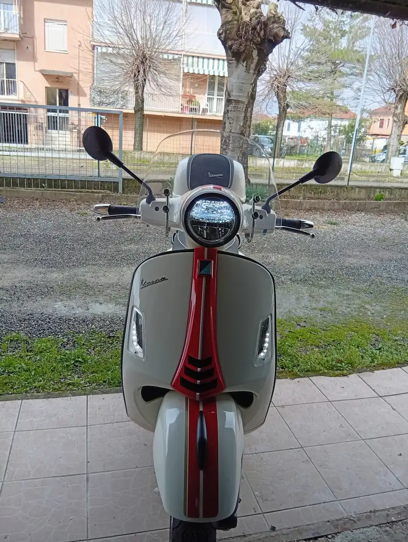 Vespa GTS Super Racing Sixties 300 Білий - 1