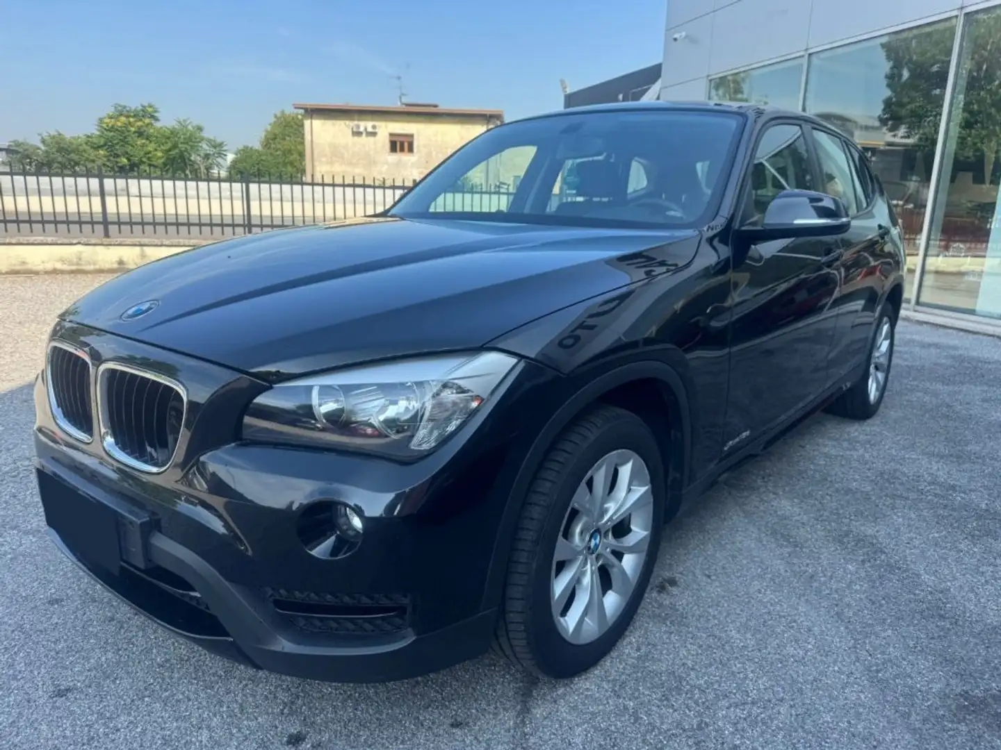 BMW X1 xDrive18d Sport Line Noir - 1