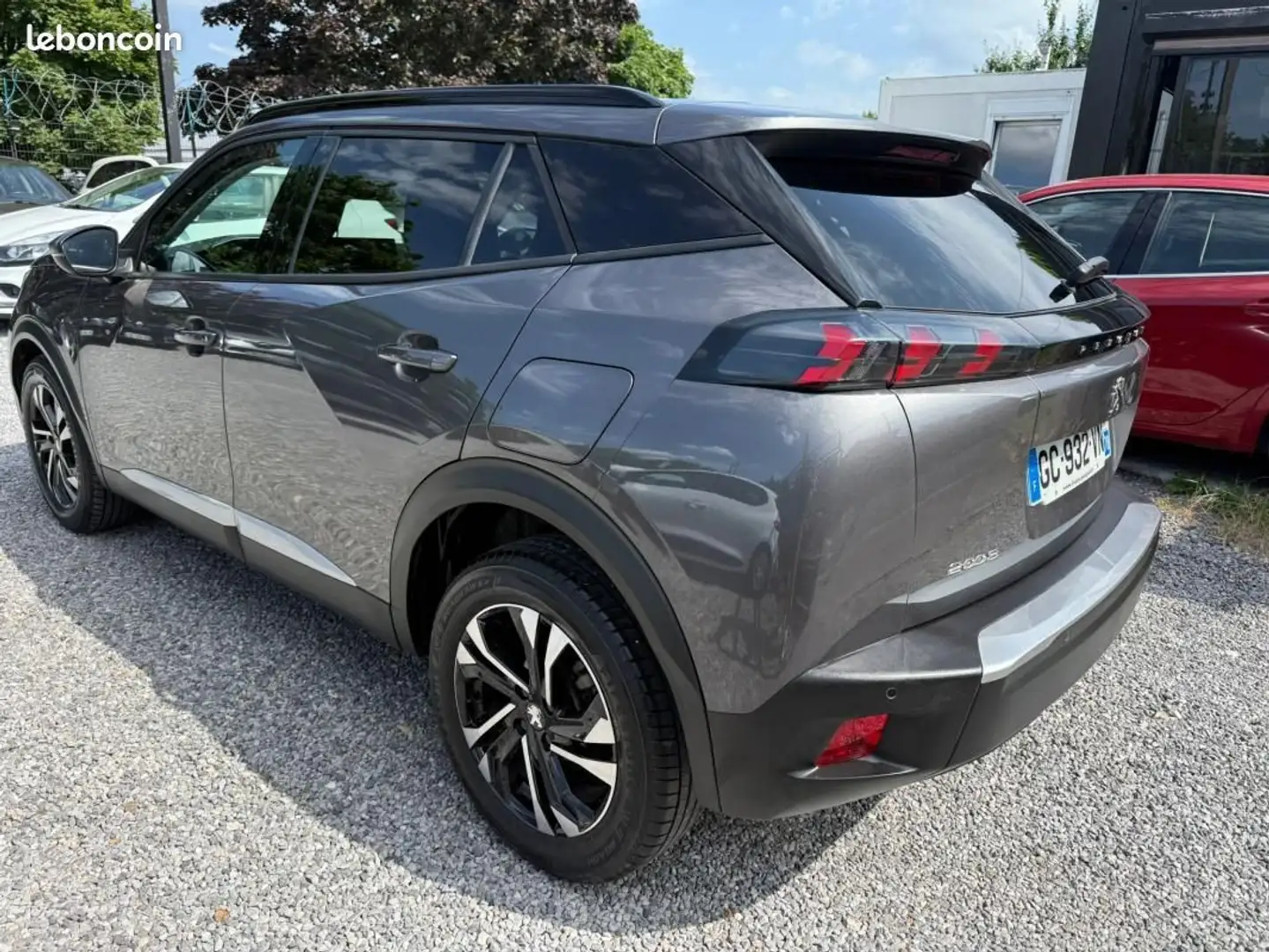 Peugeot 2008 PureTech 100 S&S BVM6 Allure 5P 1ERE MAIN DISTRIBU Gris - 2