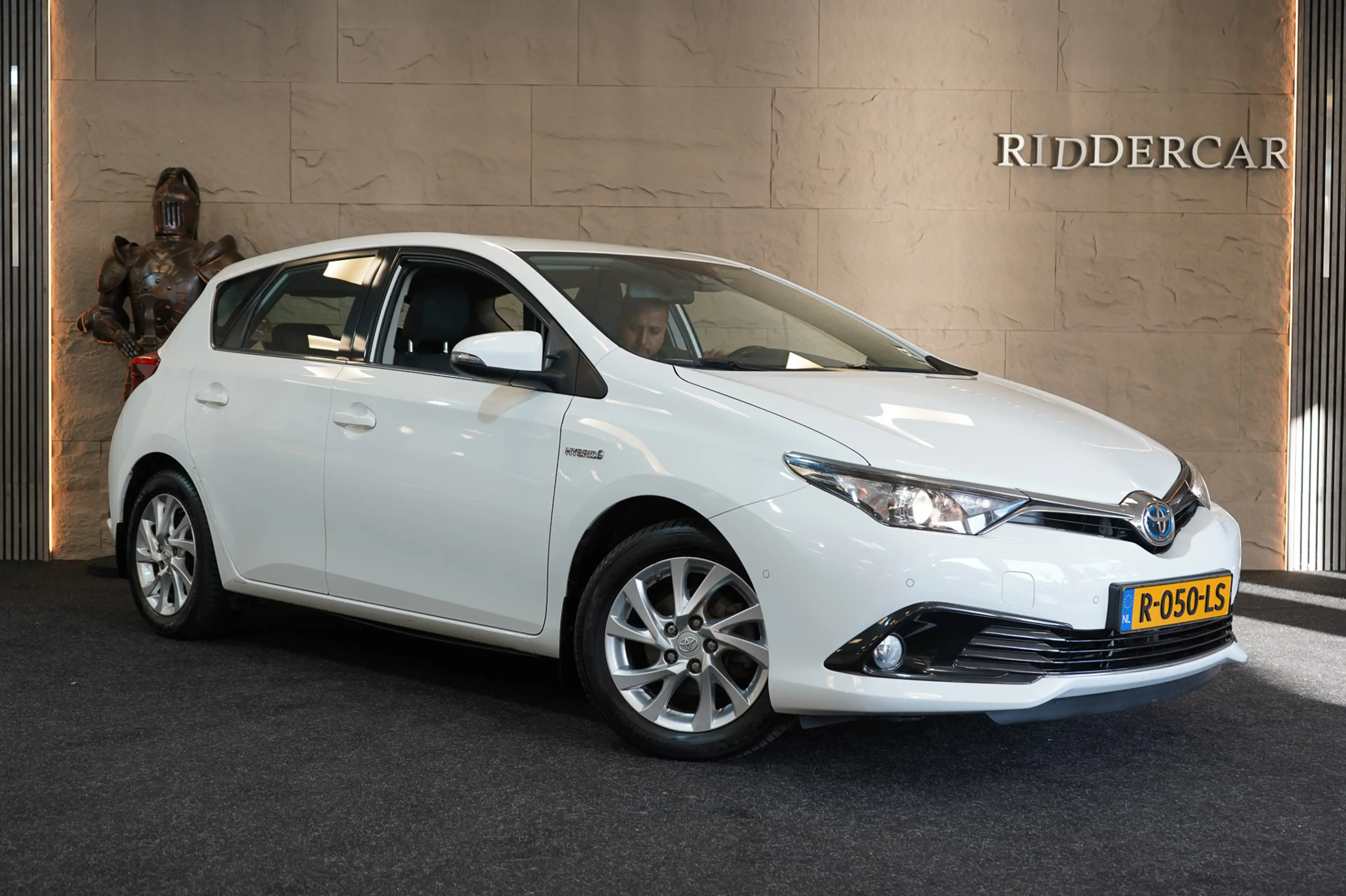 Toyota Auris 1.8 Hybrid Active|GARANTIE|PARK SENS|CRUISE|CAMERA — photo 3