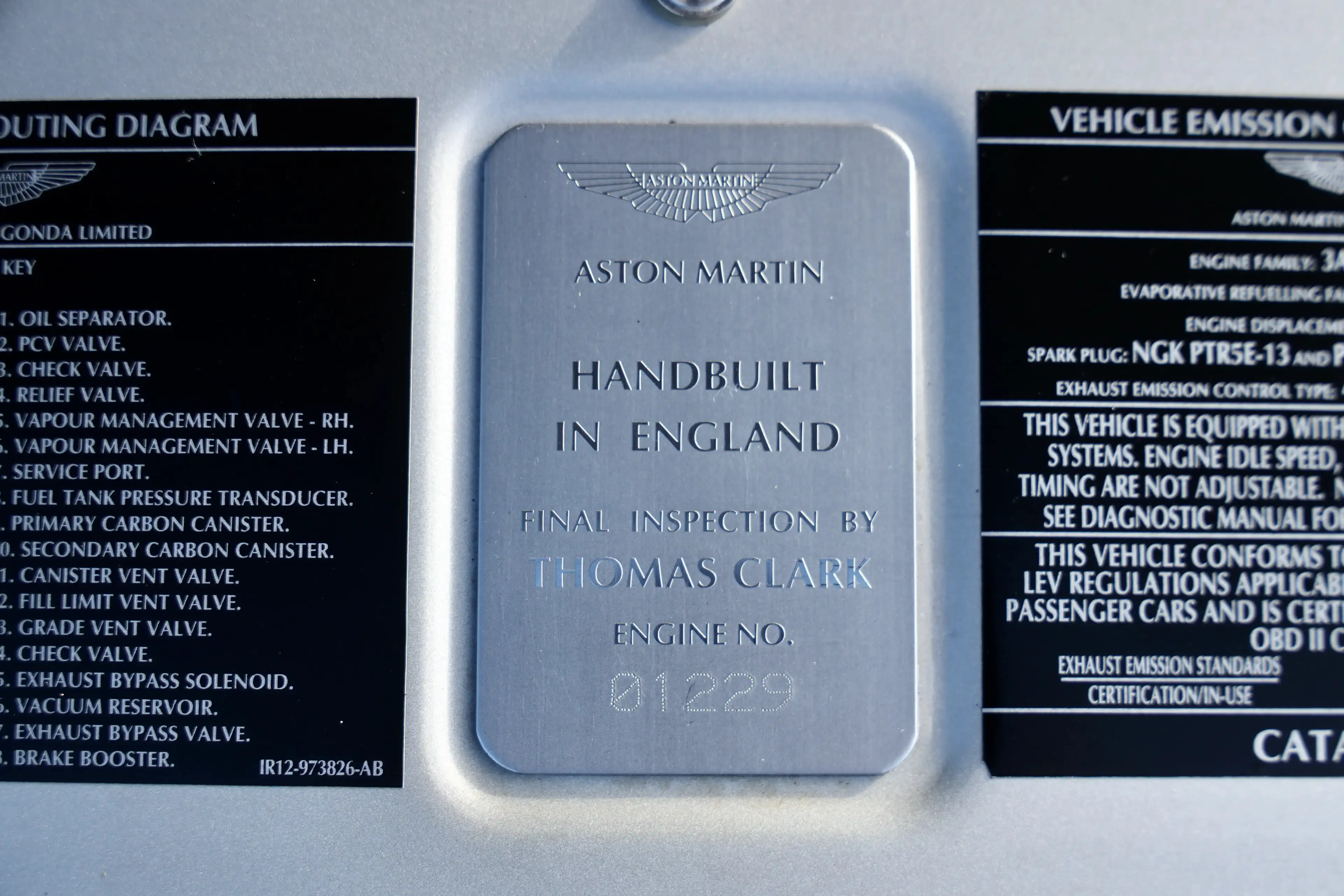 Aston Martin Vanquish 5.9 V12 PRICE REDUCTION "11.800 Miles" Presented i — photo 13