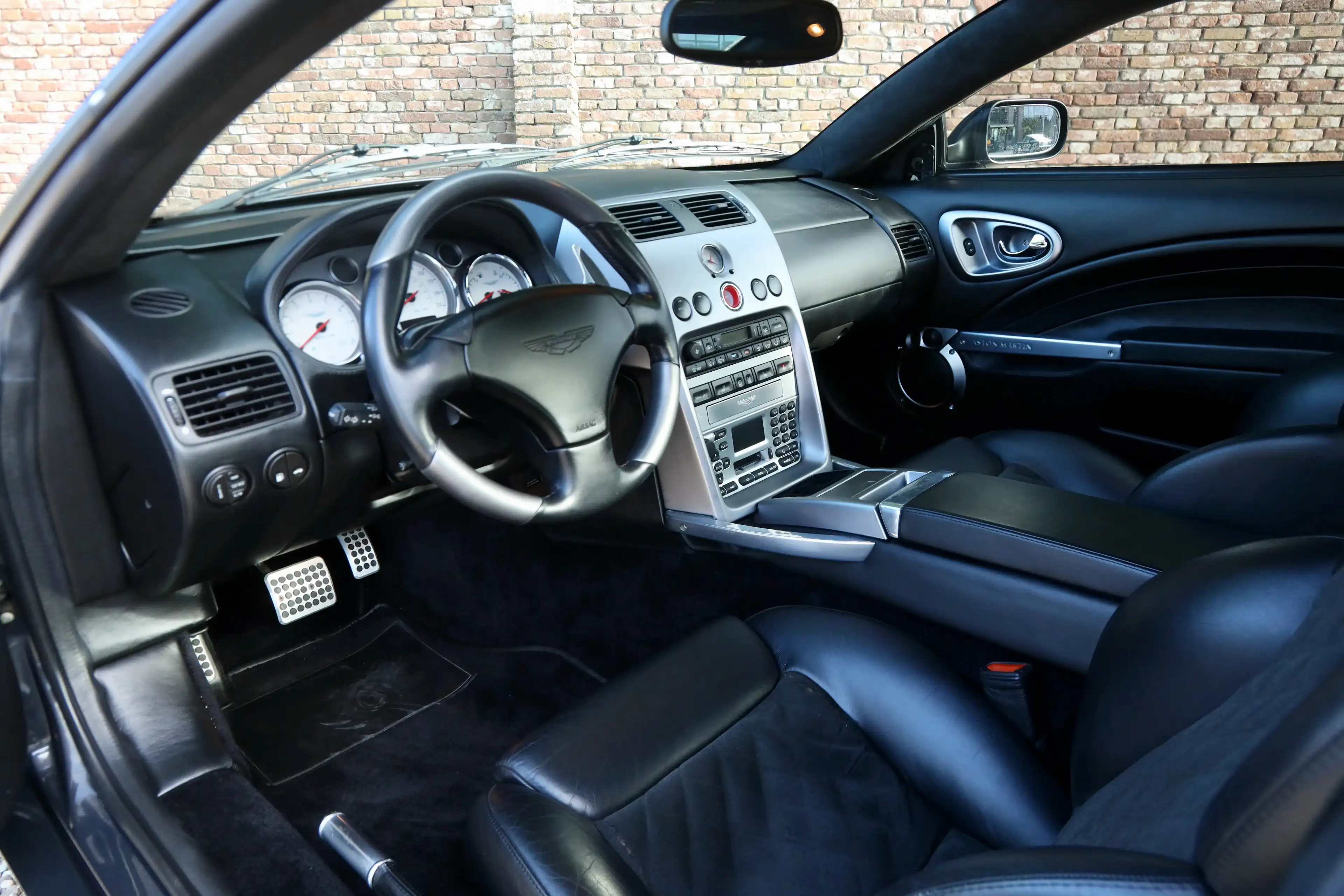 Aston Martin Vanquish 5.9 V12 PRICE REDUCTION "11.800 Miles" Presented i — photo 3