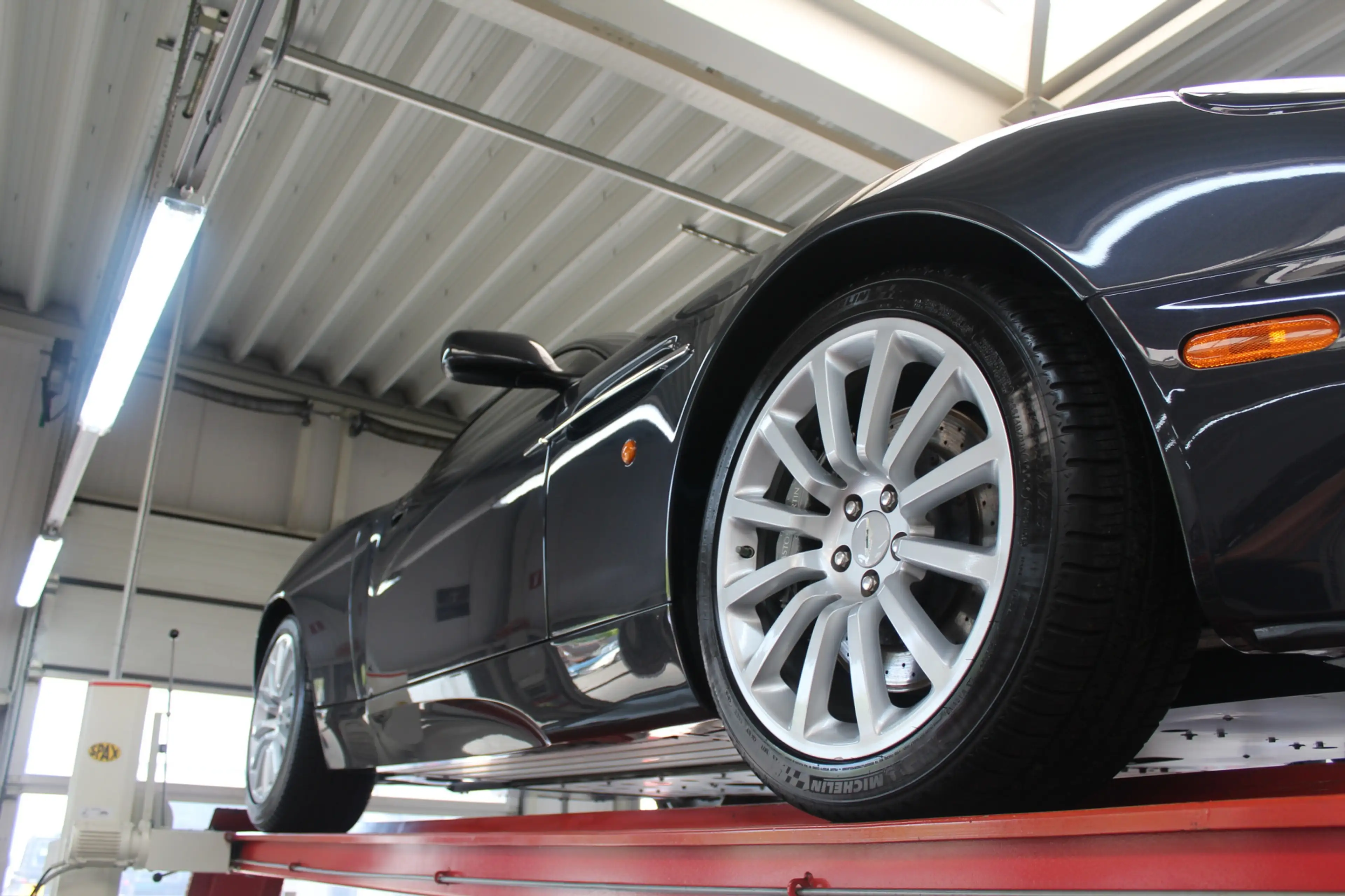 Aston Martin Vanquish 5.9 V12 PRICE REDUCTION "11.800 Miles" Presented i — photo 10