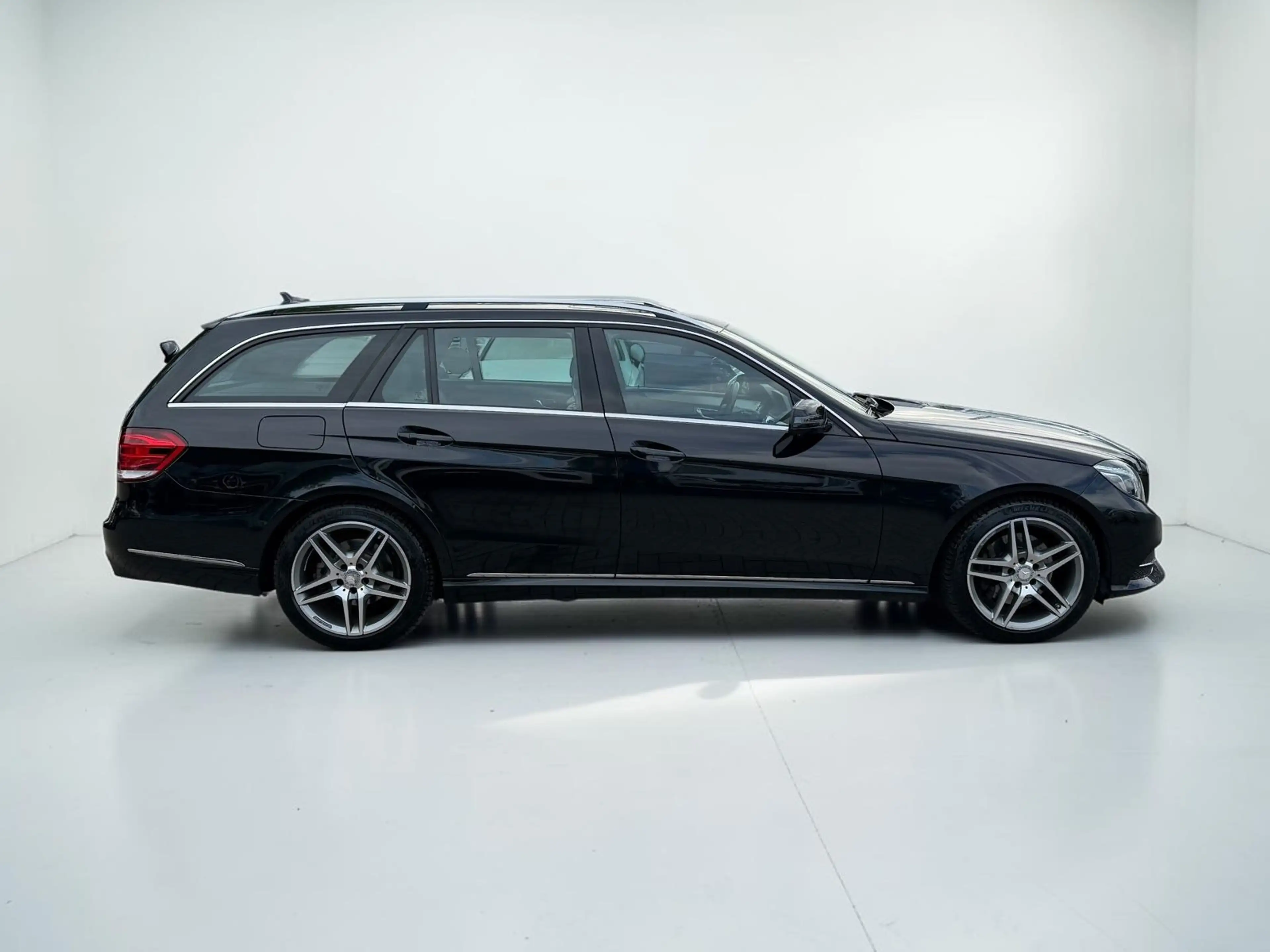 Mercedes-Benz E 250 E250 BlueTec 4MATIC*LEDER*NAV*LED*TEMP*SDACH*CAM — photo 5