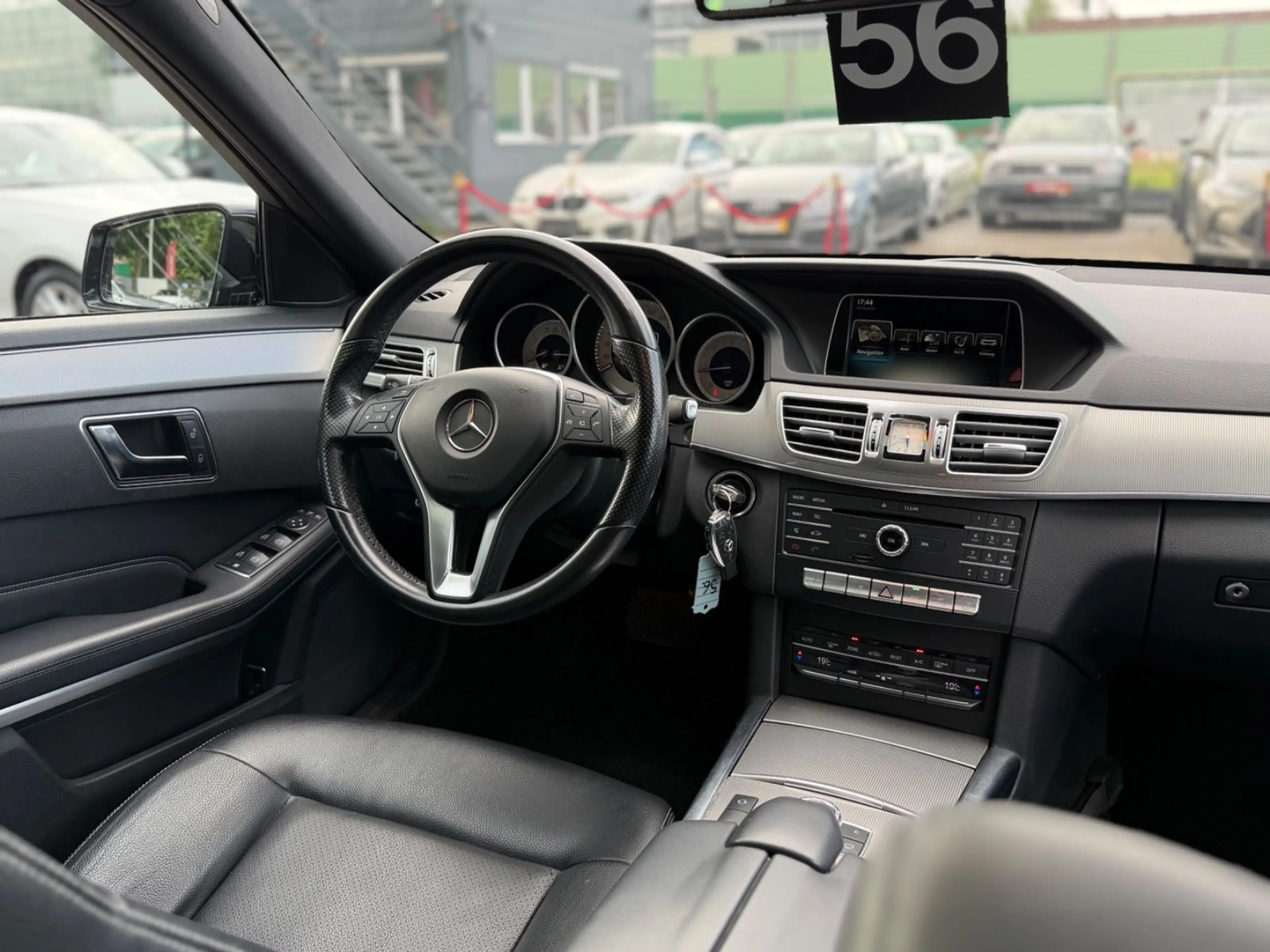 Mercedes-Benz E 250 E250 BlueTec 4MATIC*LEDER*NAV*LED*TEMP*SDACH*CAM — photo 14