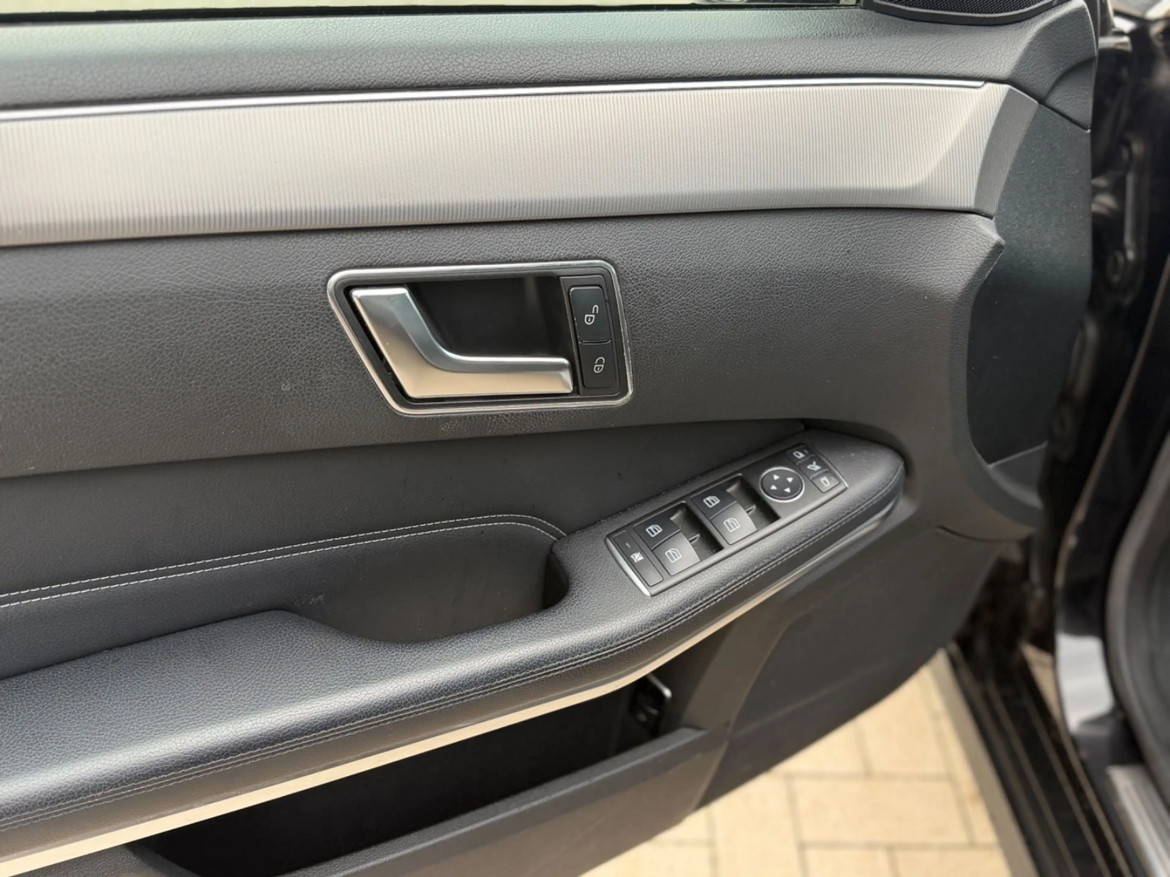 Mercedes-Benz E 250 E250 BlueTec 4MATIC*LEDER*NAV*LED*TEMP*SDACH*CAM — photo 15