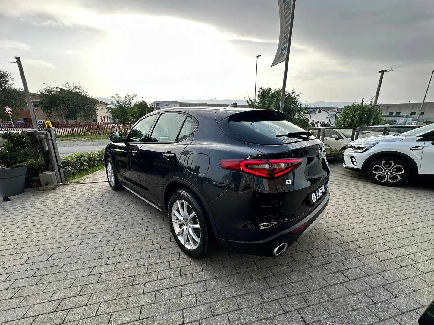 Alfa Romeo Stelvio 2.2 t Business Q4 210cv auto Schwarz - 2