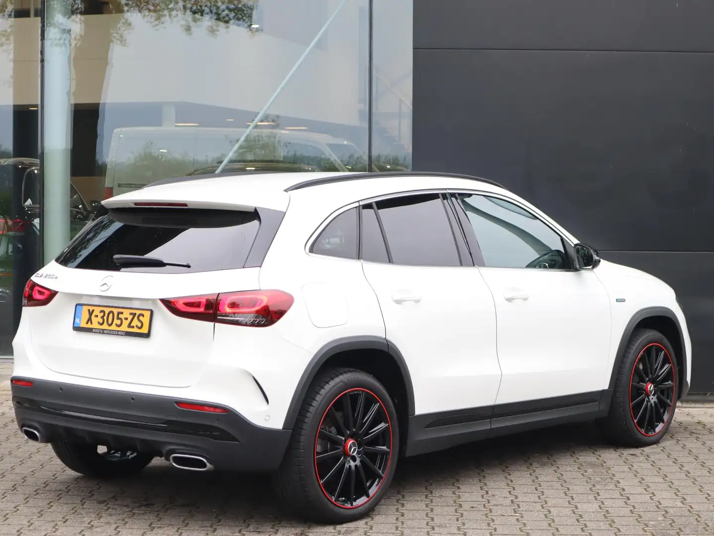 Mercedes-Benz GLA 250 e AMG Line Edition | Multispaak | Dodehoekassisten Blanc - 2