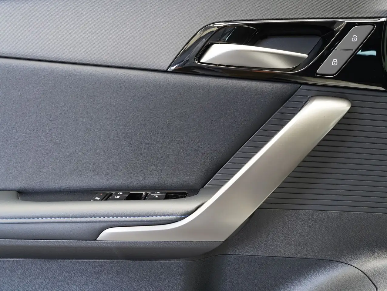 MG MG4 Luxury 150KW/64KWH/WÄRMEPUMPE/V2L, миниатюра 8