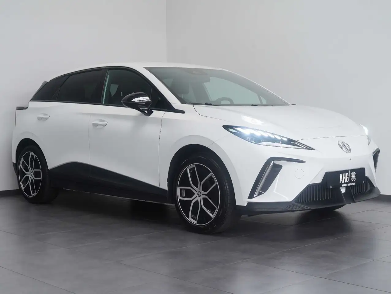 MG MG4 Luxury 150KW/64KWH/WÄRMEPUMPE/V2L, миниатюра 2