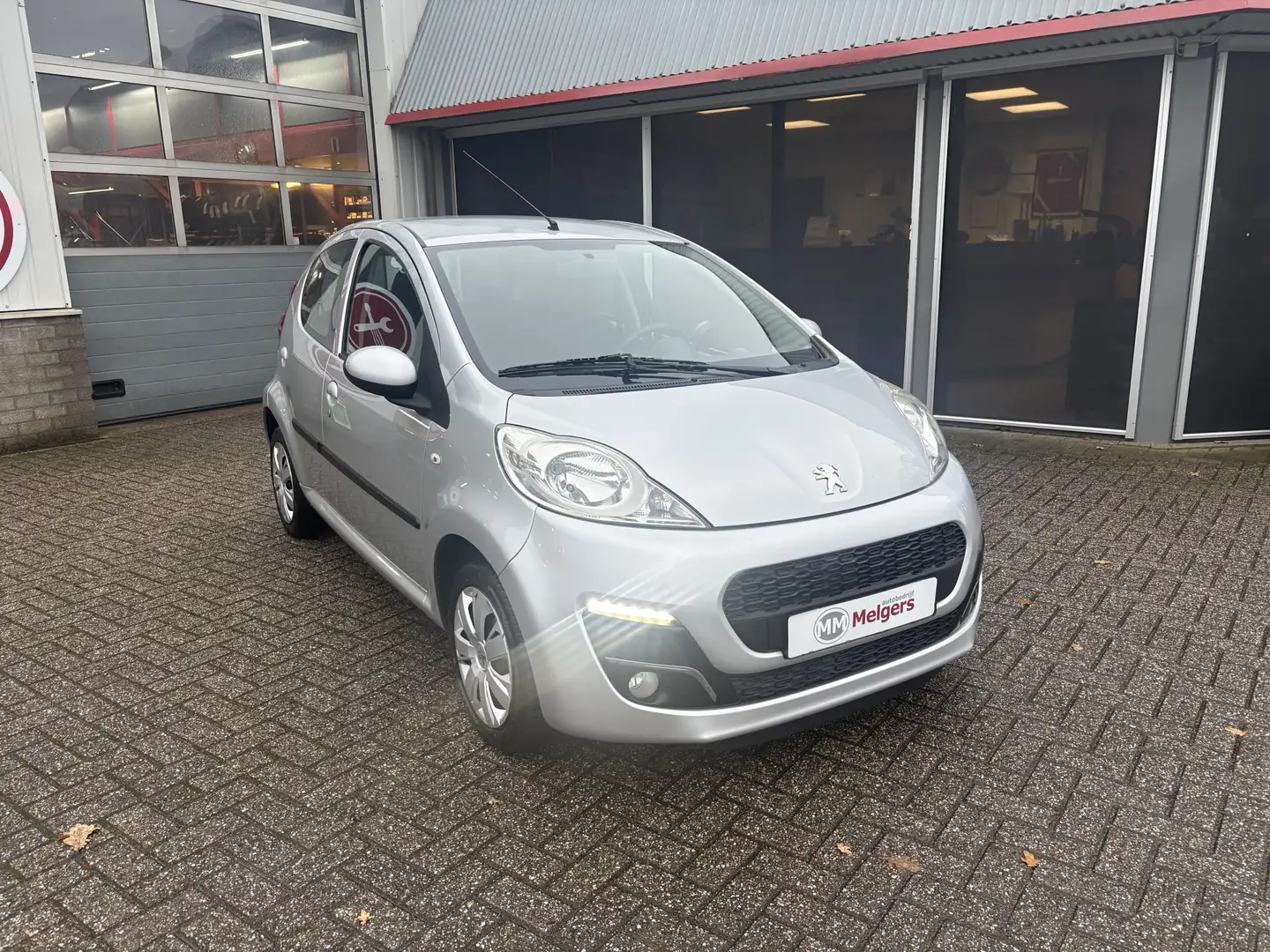 Peugeot 107 1.0 Active Grijs - 1