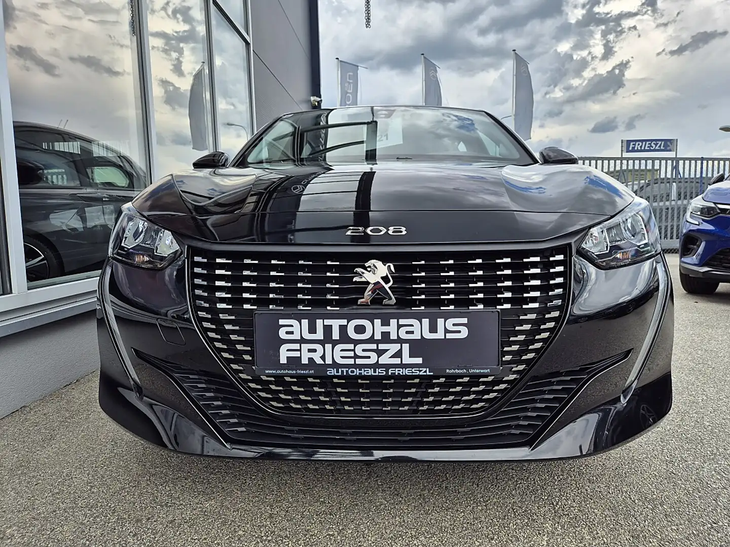 Peugeot 208 Active PureTech 75 S&S Schwarz - 2