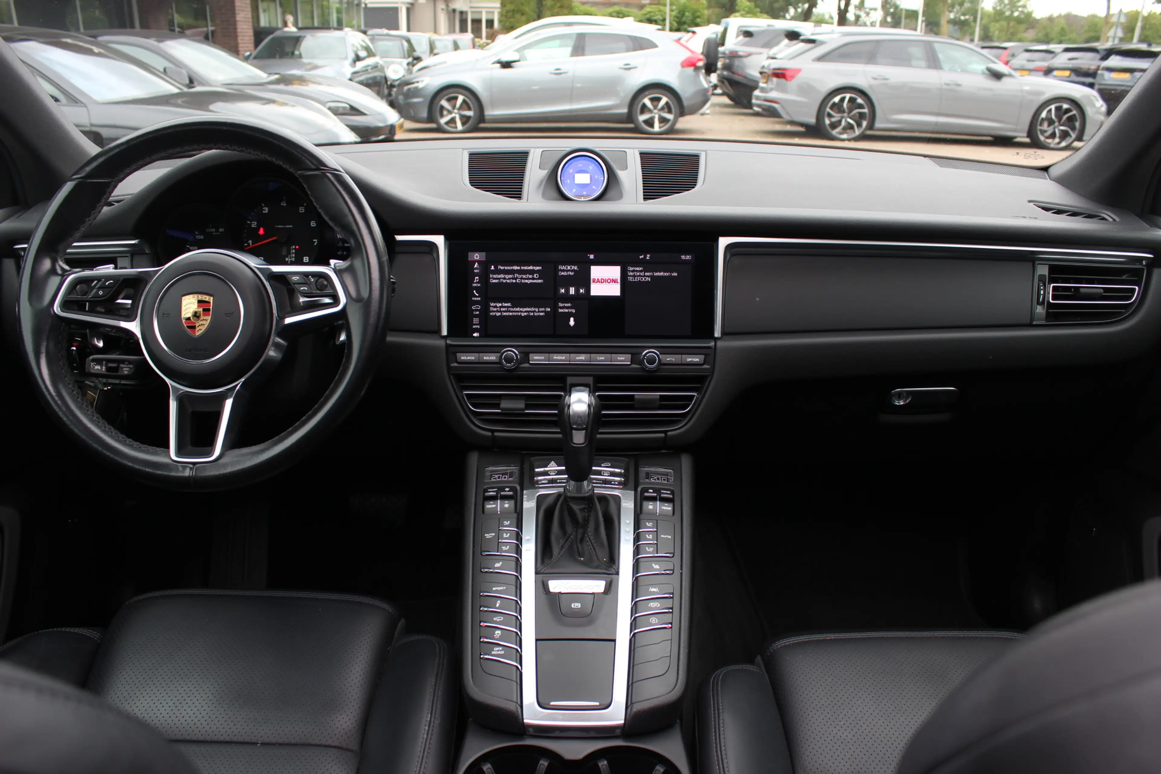 Porsche Macan 2.0 / Trekhaak / Panoramadak / Camera / Adaptieve — photo 2
