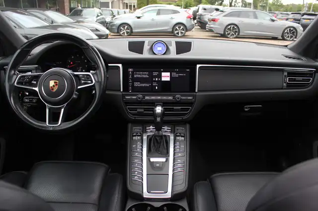 Porsche Macan view 2