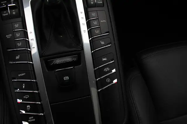 Porsche Macan view 28