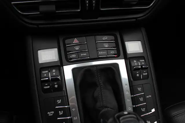 Porsche Macan view 26