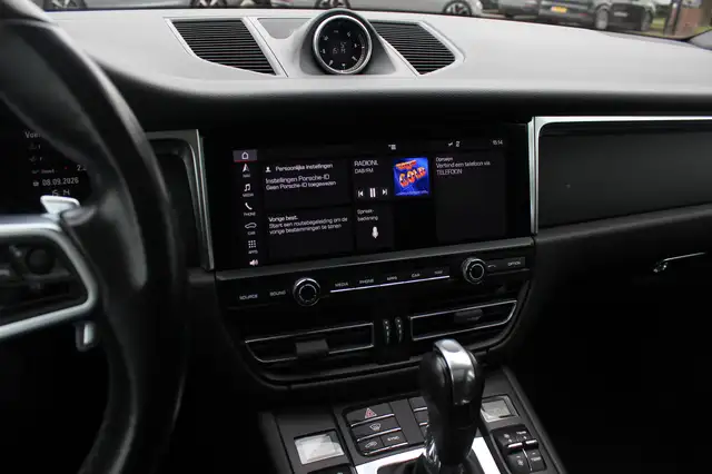 Porsche Macan view 24
