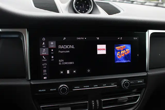 Porsche Macan view 23